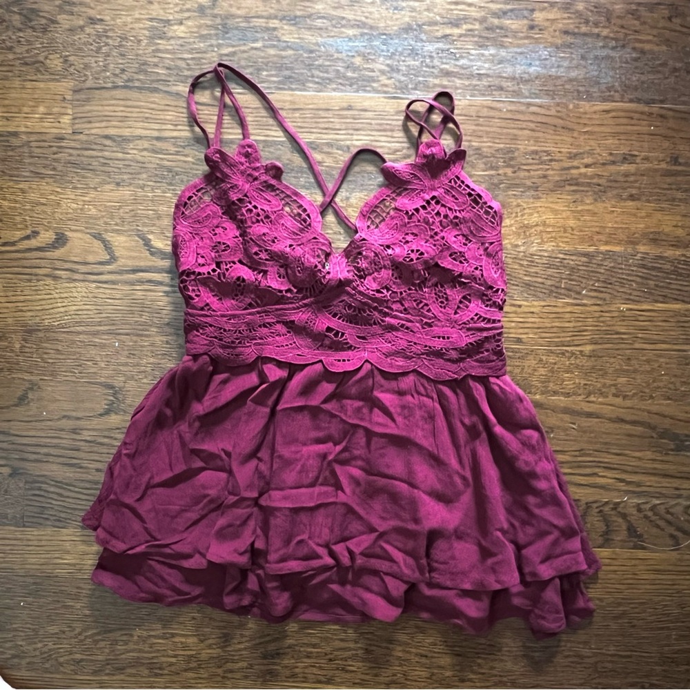 Listicle lace tank top